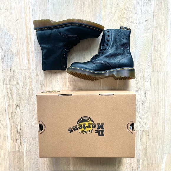BNWT Dr. Martens Boots Size 6 - Picture 3 of 6
